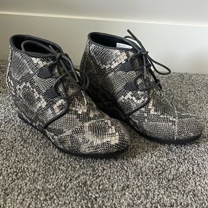 Black multi faux snake, tie booties